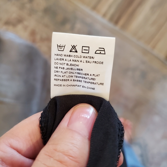 Red Coral womans black split shoulder tunic sz M - Picture 8 of 9